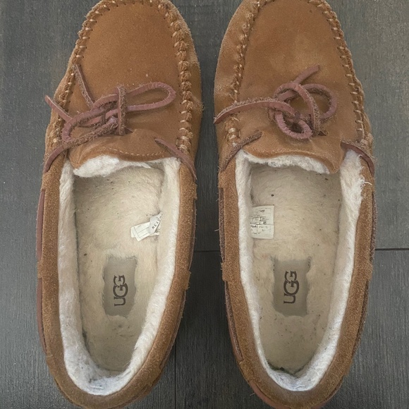 Ugg size 8 Dakota moccasins - Picture 1 of 4